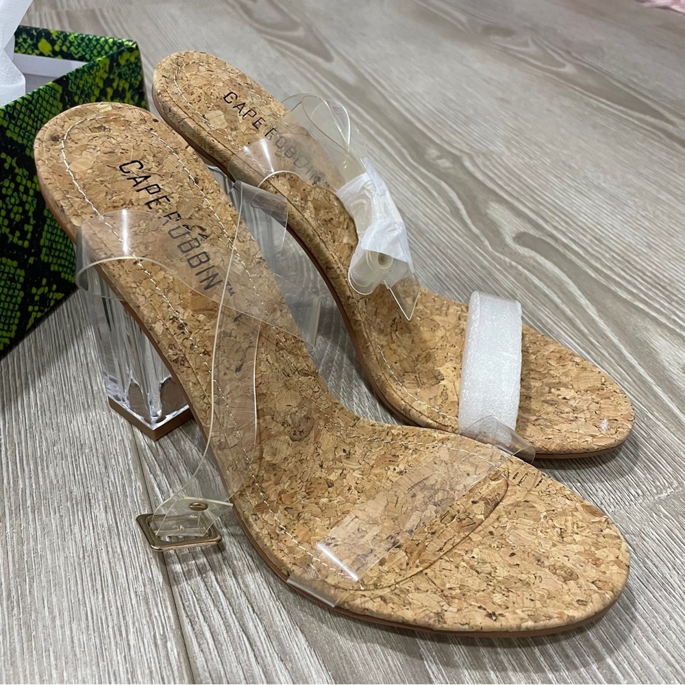 Women’s Shoe Size 7